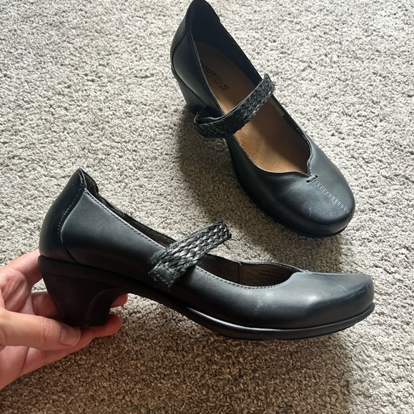 Naot Shoes Forward Size 40 Dark Navy Mary Jane Leather Heels Casual Hook & Loop - Picture 1 of 6